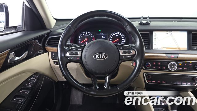 Kia K7 2016 — photo 18