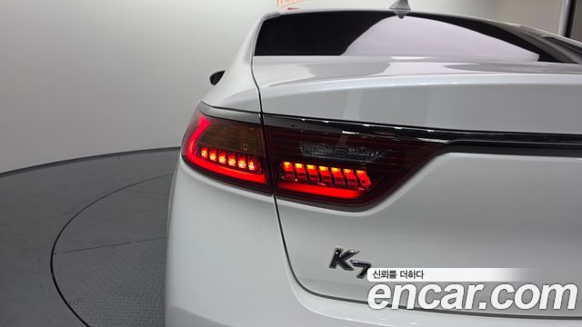 Kia K7 2016 — photo 9