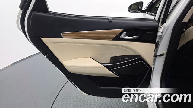 Kia K7 2016 — photo 15