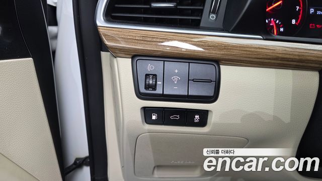 Kia K7 2016 — photo 28