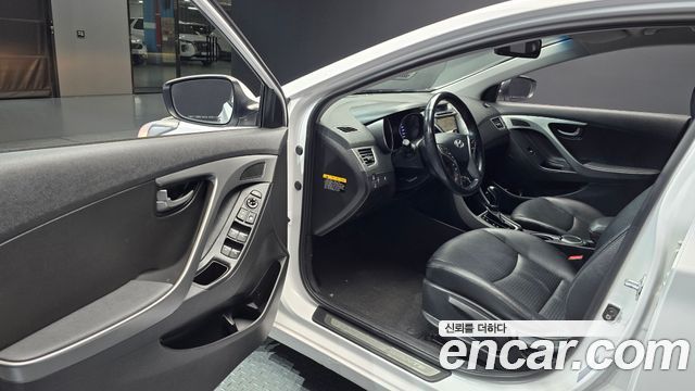 Hyundai AVANTE 2015 — photo 10