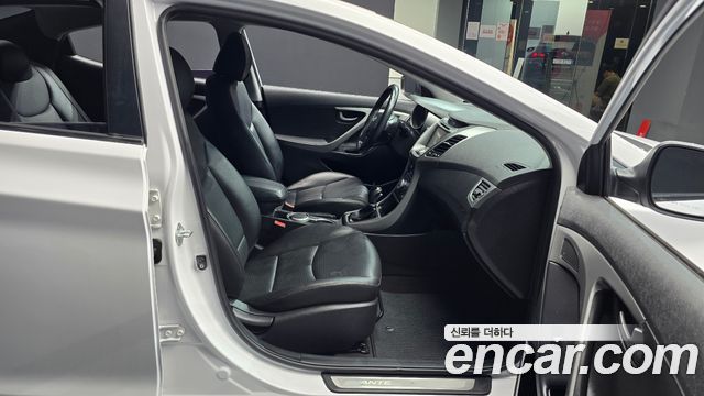Hyundai AVANTE 2015 — photo 11