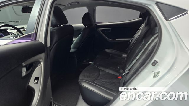 Hyundai AVANTE 2015 — photo 12