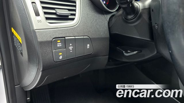 Hyundai AVANTE 2015 — photo 19