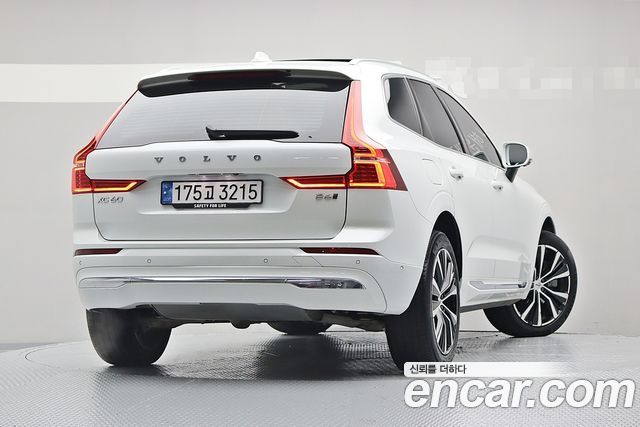 Volvo XC60 2025 — photo 2