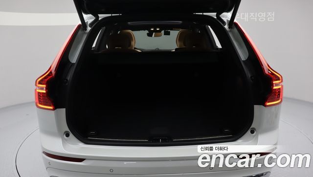 Volvo XC60 2025 — photo 8