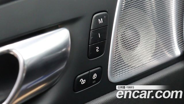 Volvo XC60 2025 — photo 13