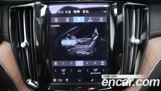 Volvo XC60 2025 — photo 15