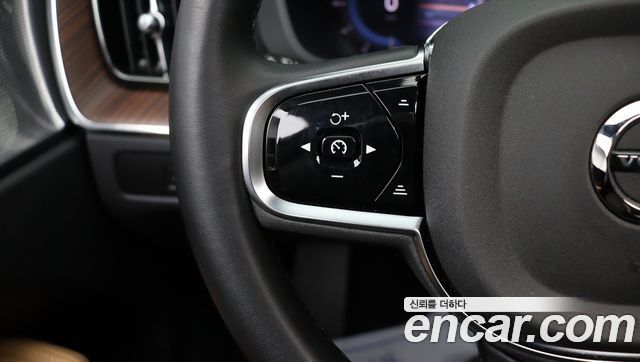 Volvo XC60 2025 — photo 18