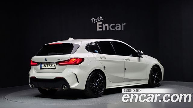 BMW 1-Series 2021 — photo 2