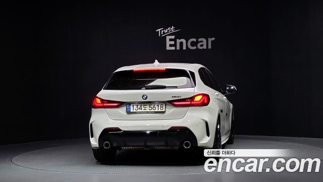 BMW 1-Series 2021 — photo 4