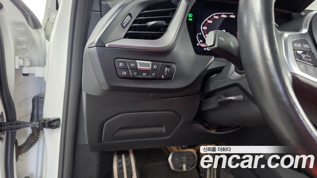 BMW 1-Series 2021 — photo 22