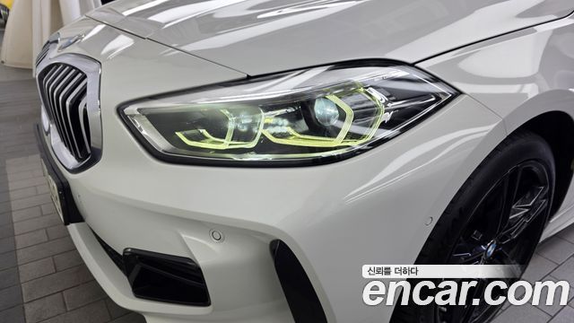 BMW 1-Series 2021 — photo 8