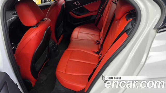 BMW 1-Series 2021 — photo 16