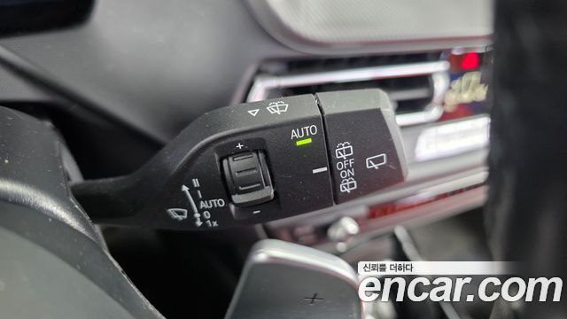 BMW 1-Series 2021 — photo 27