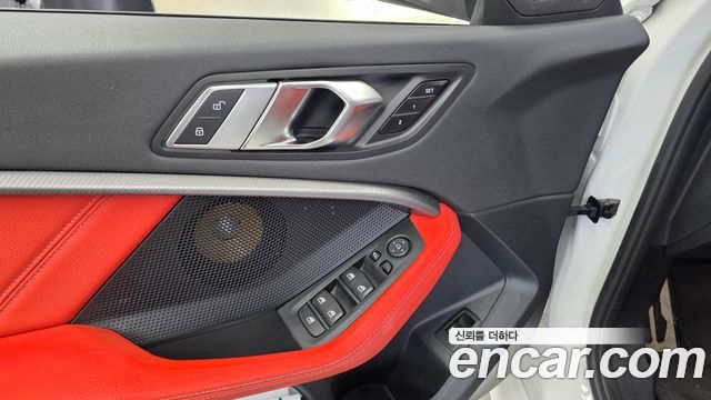 BMW 1-Series 2021 — photo 28