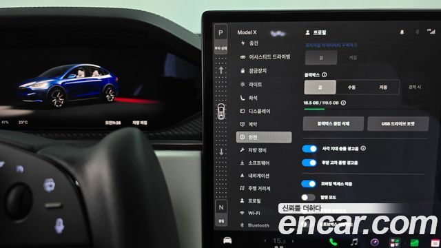 Tesla Model X 2023 — photo 12
