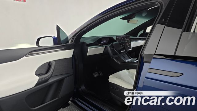 Tesla Model X 2023 — photo 13