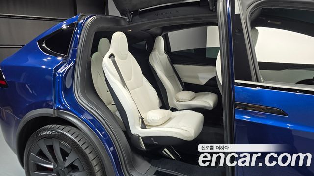 Tesla Model X 2023 — photo 17