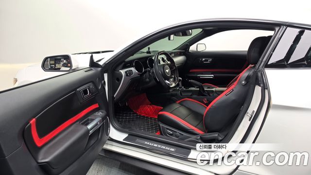 Ford Mustang 2017 — photo 13