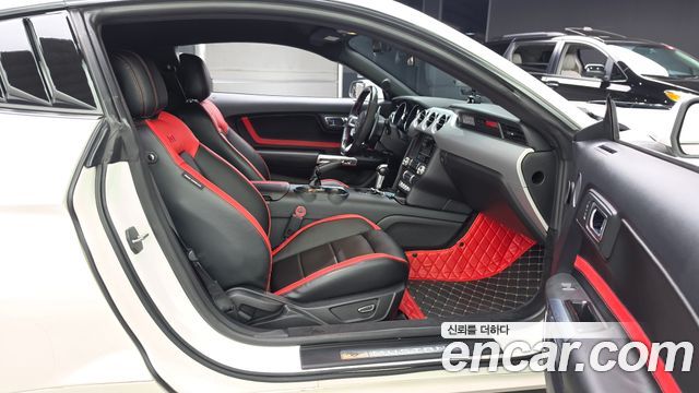 Ford Mustang 2017 — photo 17