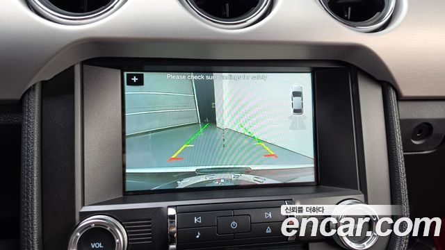 Ford Mustang 2017 — photo 21