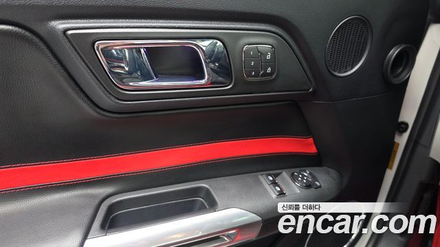 Ford Mustang 2017 — photo 22