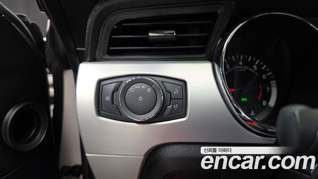 Ford Mustang 2017 — photo 23