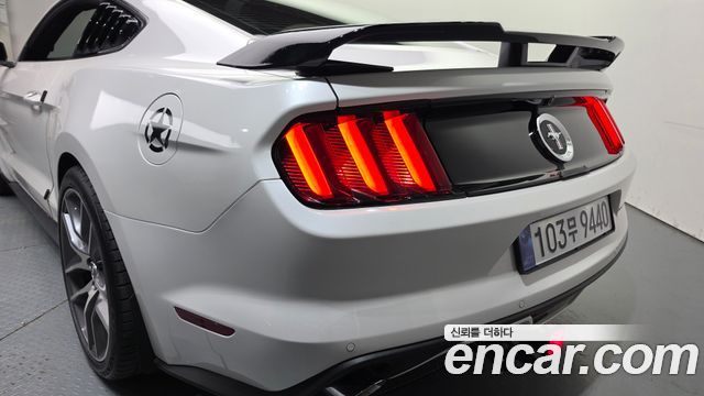 Ford Mustang 2017 — photo 9