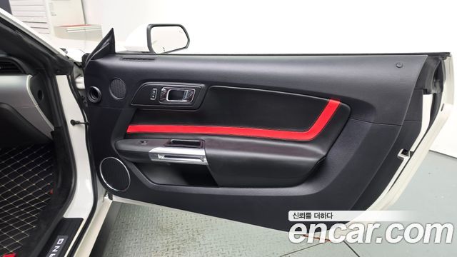 Ford Mustang 2017 — photo 14