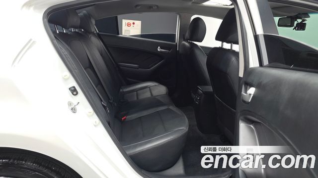 Kia K3 2017 — photo 18