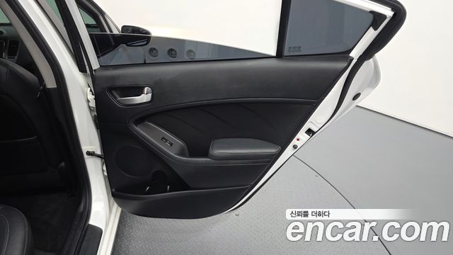 Kia K3 2017 — photo 15