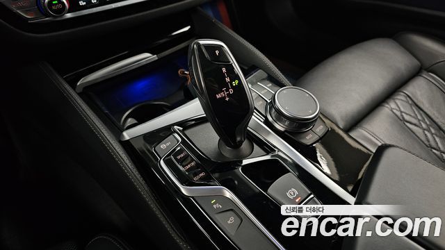 BMW 5-Series 2020 — photo 12