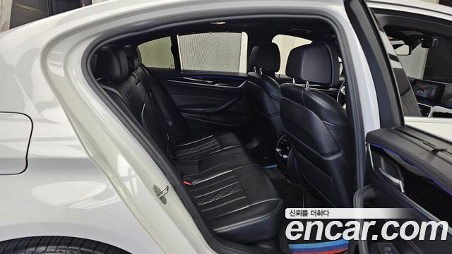 BMW 5-Series 2020 — photo 17