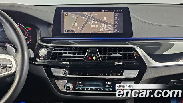 BMW 5-Series 2020 — photo 25