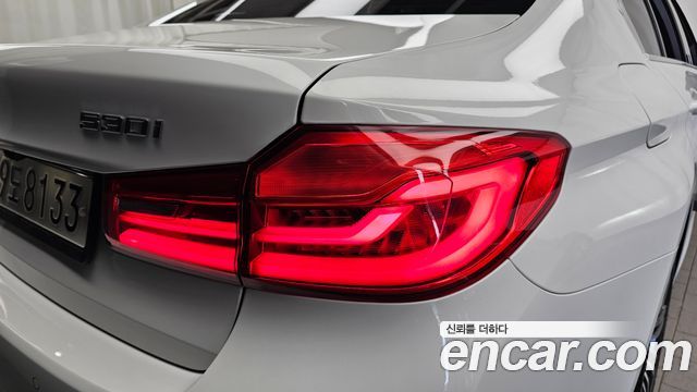 BMW 5-Series 2020 — photo 9
