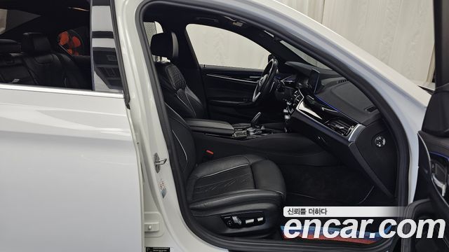 BMW 5-Series 2020 — photo 16