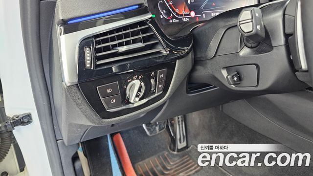 BMW 5-Series 2020 — photo 27