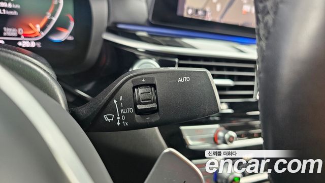 BMW 5-Series 2020 — photo 28