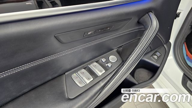 BMW 5-Series 2020 — photo 29