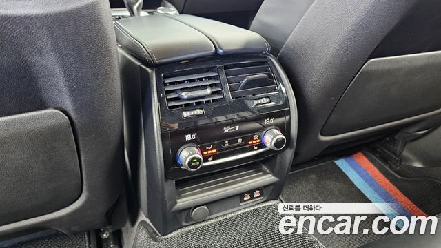 BMW 5-Series 2020 — photo 31