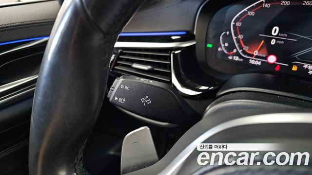 BMW 5-Series 2020 — photo 35