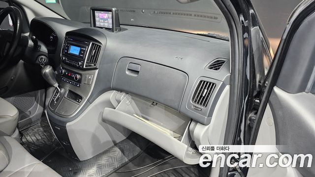 Hyundai Starex 2019 — photo 33