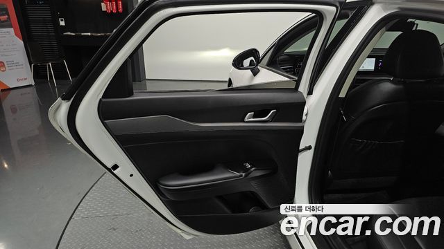 Kia K5 2023 — photo 15
