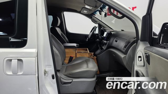 Hyundai Starex 2017 — photo 11