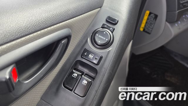 Hyundai Starex 2017 — photo 16