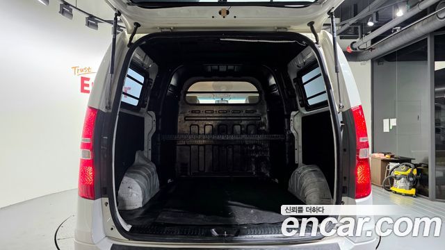 Hyundai Starex 2017 — photo 19