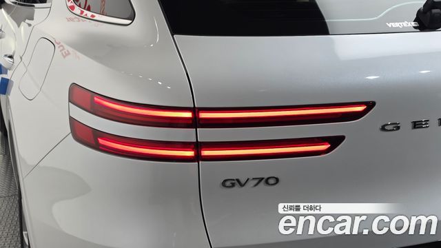 Genesis GV70 2025 — photo 9