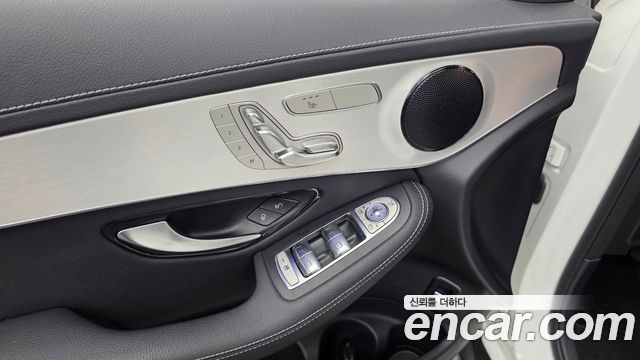 Mercedes-Benz GLC-Class 2020 — photo 28