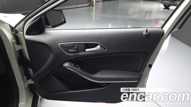 Mercedes-Benz GLA-Class 2015 — photo 14